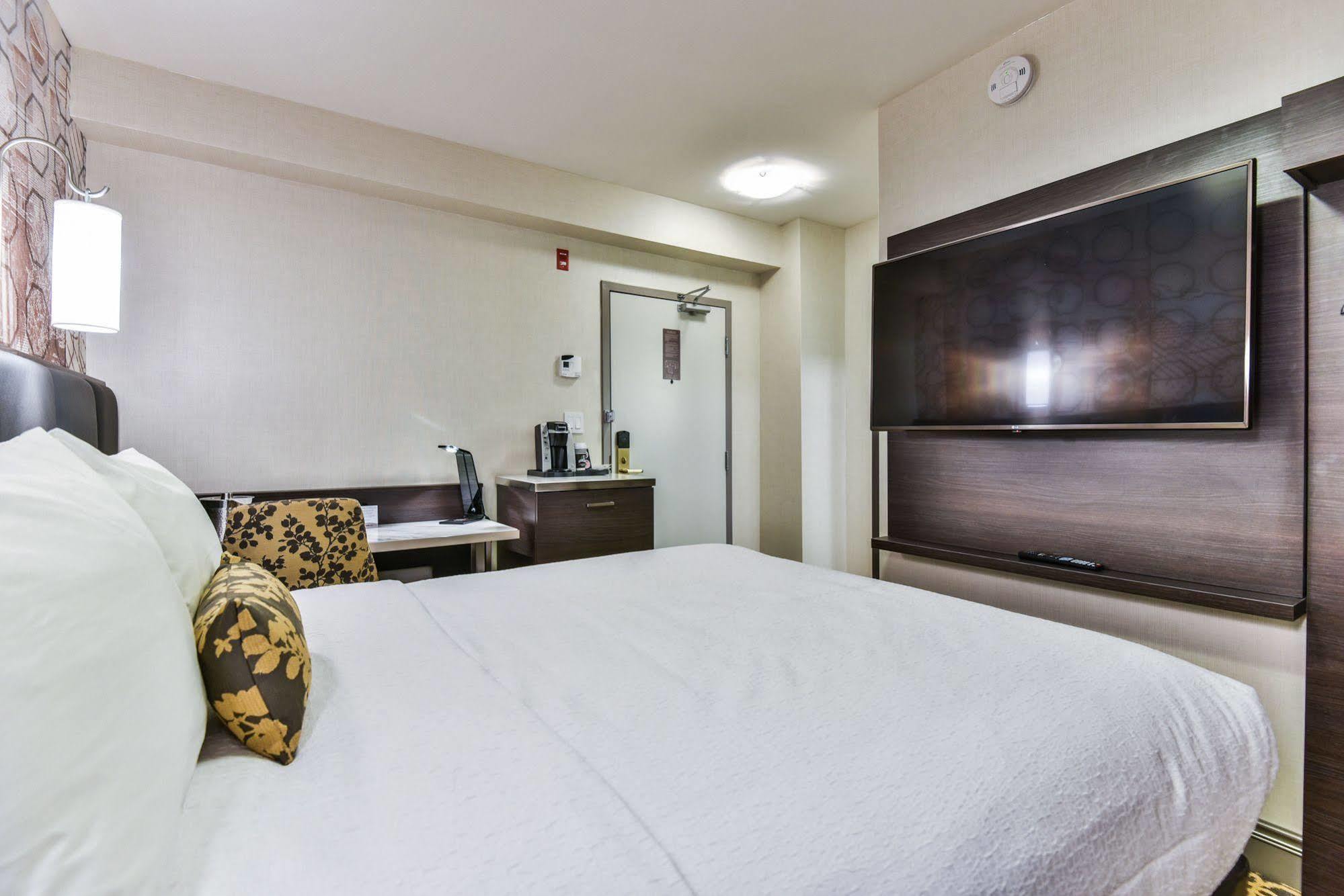 The Champlain Waterfront Hotel Ascend Hotel Collection Orillia Dış mekan fotoğraf